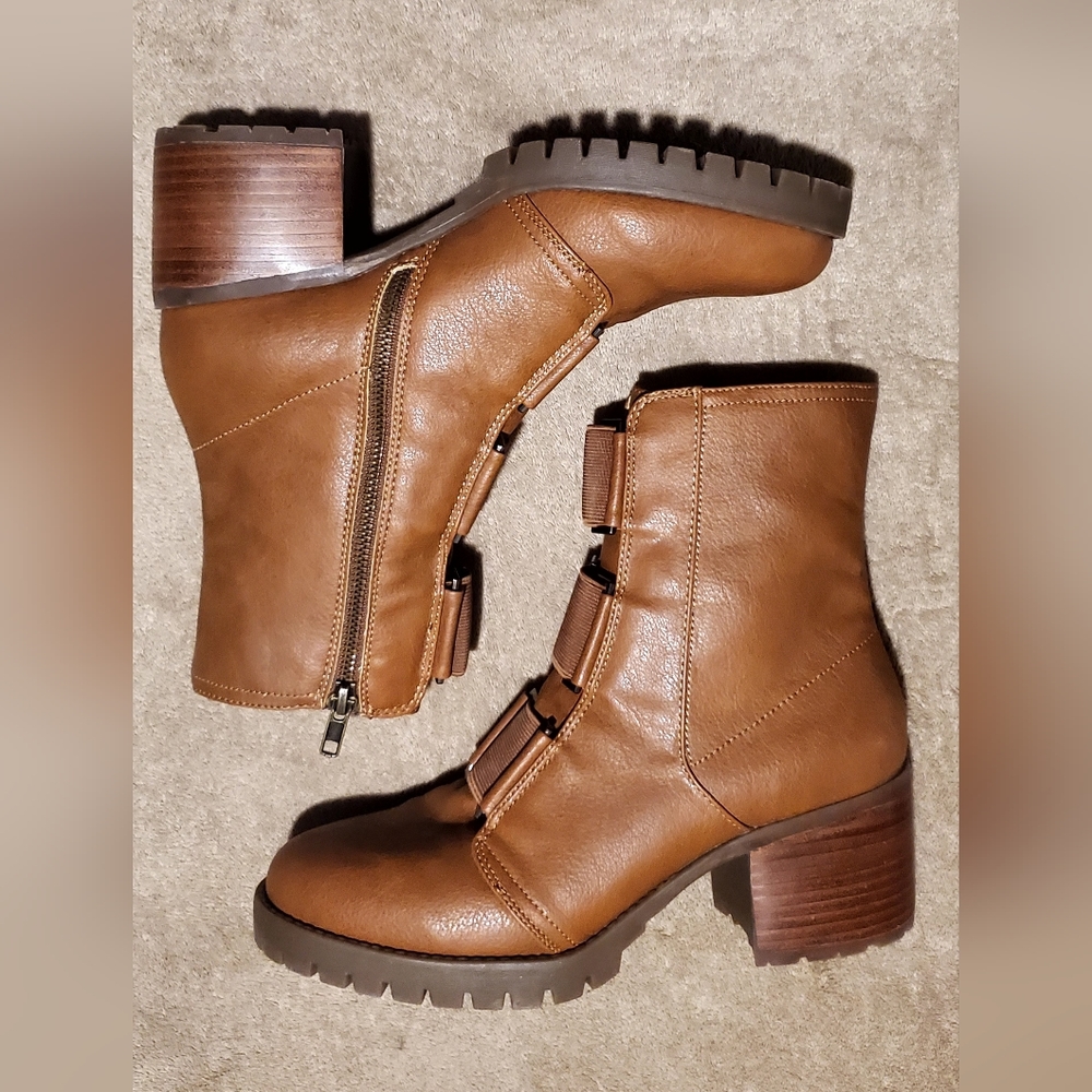 NIB Never Worn Size 8.5 Yellowbox Televiz Boots - Picture 2 of 9